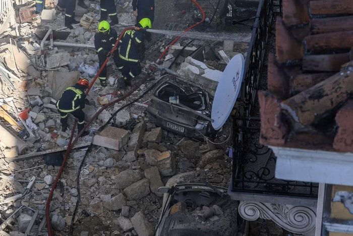 Hiện trường vụ sập nhà tại khu phố cổ Plaka giữa trung tâm Athens, Hy Lạp. Ảnh: Reuters