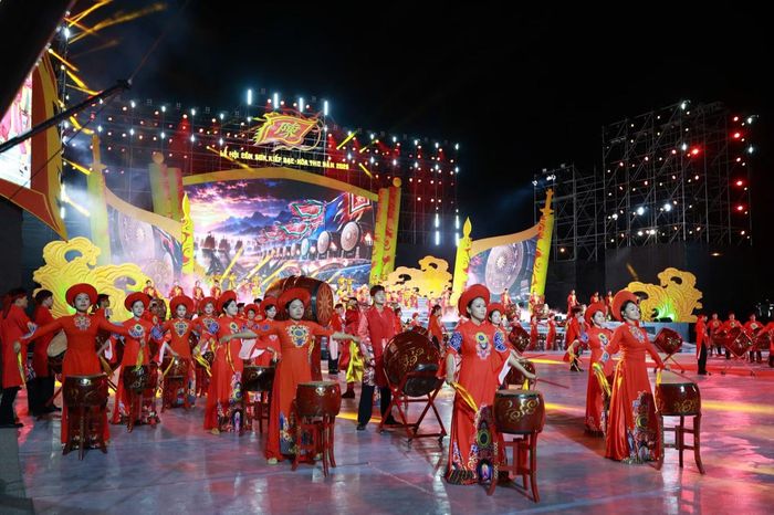 Màn trống tái hiện hào khí oai hùng tinh thần thượng võ của dân tộc.