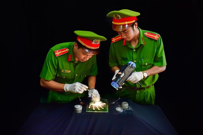 Tận tuỵ với công việc được giao.