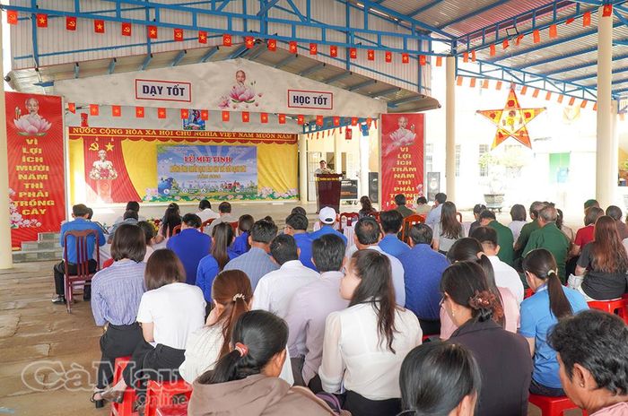 Đông đảo đoàn viên, thanh niên và người dân xã Vĩnh Hậu tham dự lễ mít tinh hưởng ứng Chiến dịch Làm cho thế giới sạch hơn năm 2026.