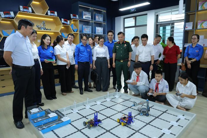 Phòng thực hành STEM bổ sung một “mảnh ghép tri thức” cho ngôi trường vùng biên giới.