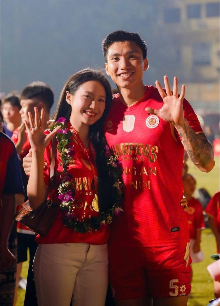 Đoàn Văn Hậu - Doãn Hải My là bộ đôi cầu thủ và nàng WAGs nổi tiếng. Ảnh: FBNV