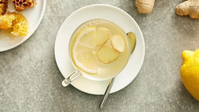 Nước chanh gừng hỗ trợ giảm cảm giác đầy bụng, khó tiêu.