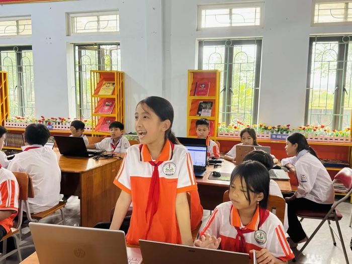 Học sinh chủ động trao đổi, đặt câu hỏi trong quá trình tìm hiểu và thực hành lập trình