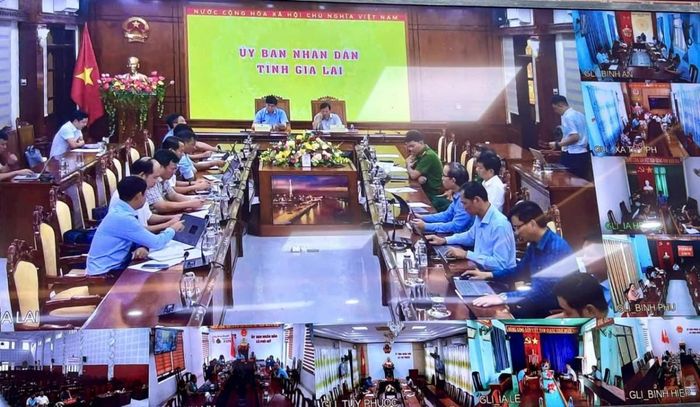  Cuộc họp kết nối trực tuyến với các địa phương. 