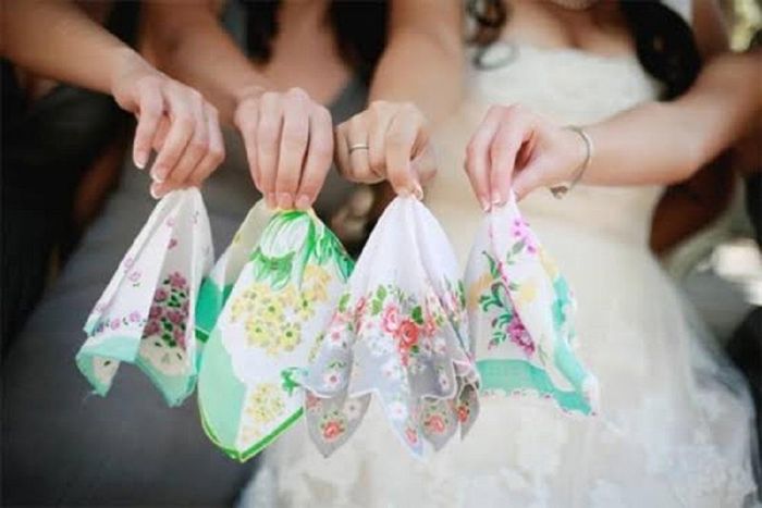  Người Nhật rất mê khăn tay nhưng họ lại kiêng tặng món đồ này cho nhau.