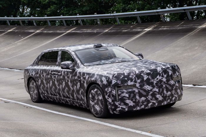 Mẫu sedan siêu sang của BYD dự kiến đối đầu trực tiếp với Rolls Royce Phantom.