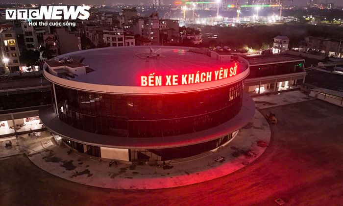 Bến xe Yên Sở là bến xe khách đầu tiên tại Hà Nội được thiết kế tầng hầm với quy mô lớn như vậy. Đây cũng là một trong những điểm khác biệt về tổ chức không gian của công trình so với các bến xe hiện hữu.