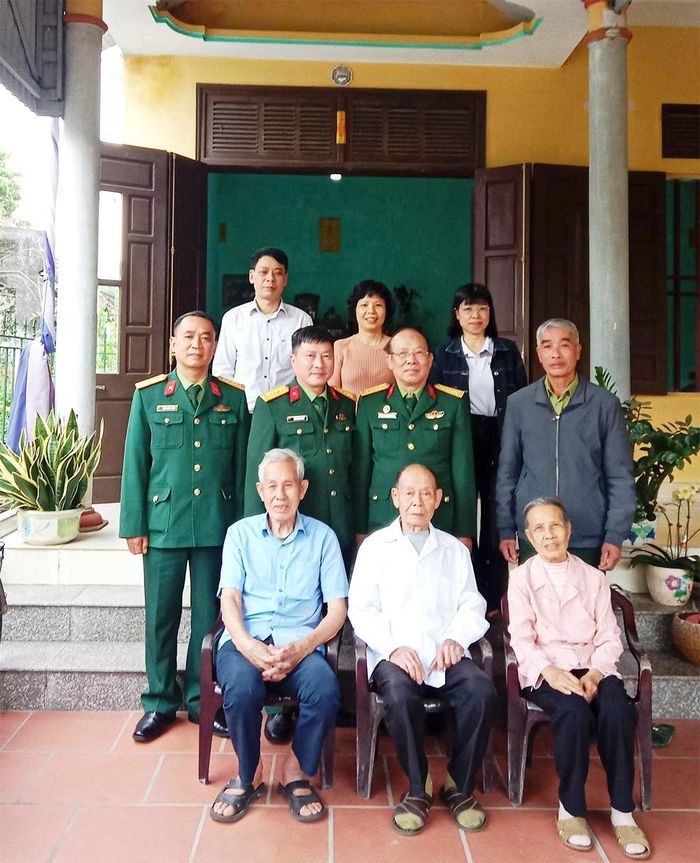 Bố tôi - người lính Cụ Hồ - cả đời yêu Tổ quốc, yêu Đảng và luôn nặng lòng với đồng đội.