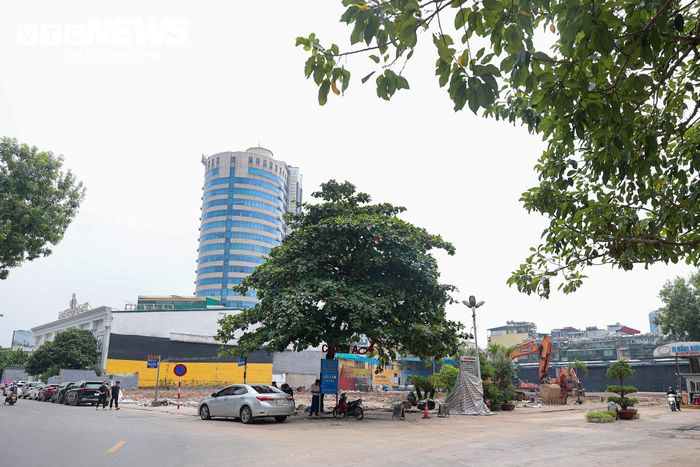 Hồ sơ đề xuất cũng đưa ra một số hạng mục được định hướng xác lập các kỷ lục thế giới như vườn nhiệt đới ở độ cao lớn nhất thế giới, bảo tàng nghệ thuật số ở độ cao lớn nhất thế giới, hai sân đỗ trực thăng ở độ cao lớn nhất thế giới và đại sảnh trên không Sky Ballroom có quy mô lớn nhất thế giới.