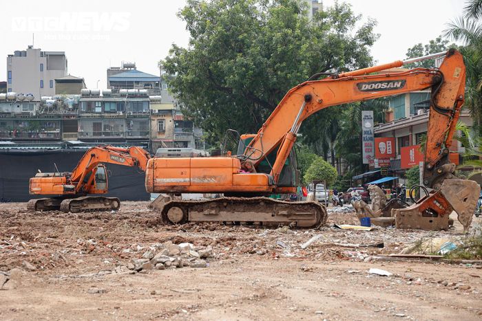 Việc tháo dỡ diễn ra trong bối cảnh khu đất được đề xuất phát triển tổ hợp Hanoi Twin Towers 99. Diện mạo khu vực thay đổi rõ rệt khi nhiều công trình cũ lần lượt được tháo dỡ, mặt bằng được dọn dẹp.