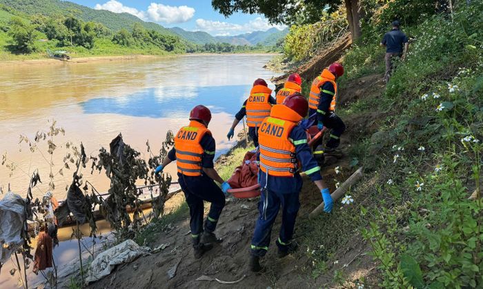 Thi thể nạn nhân được tìm thấy tại khu vực sông huyện Mường Ét, tỉnh Hủa Phăn, nước CHDCND Lào. (Ảnh: CACC)