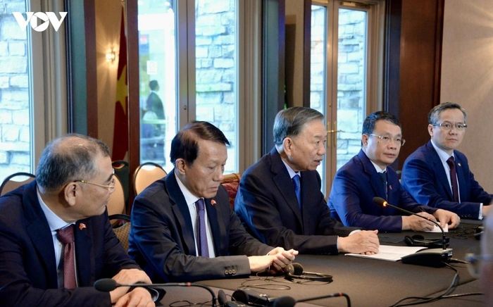  Tổng Bí thư, Chủ tịch nước Tô Lâm và ông Toshiyuki Onuma, Chủ tịch Hội đồng Tổ chức Hàng không Dân dụng Quốc tế (ICAO).