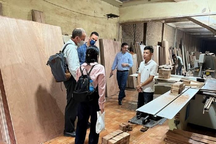 Sản phẩm mộc của làng nghề Liên Hà được khách trong và ngoài nước biết tới. Ảnh: ST