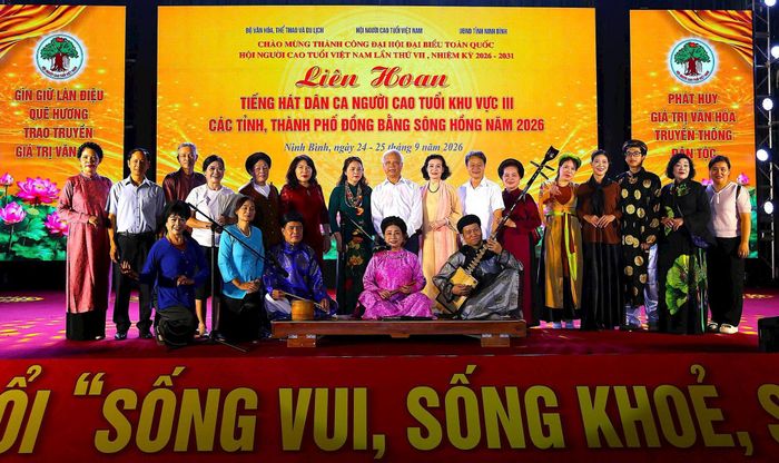 Đoàn Nghệ thuật quần chúng người cao tuổi thành phố Hà Nội giành giải Nhất tại Liên hoan. Ảnh: PV