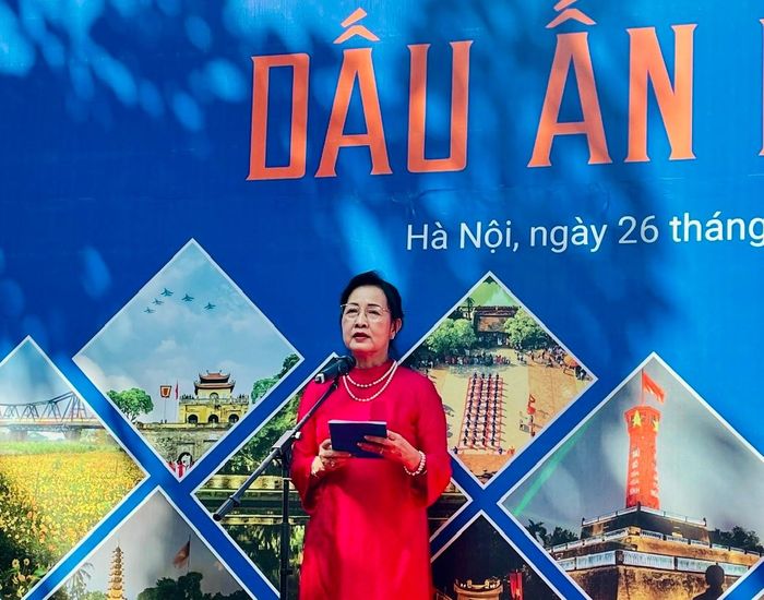 Nghệ sĩ nhiếp ảnh Trần Thị Thu Đông, Phó Chủ tịch Liên hiệp các Hội Văn học nghệ thuật Việt Nam, Chủ tịch Hội Nghệ sĩ nhiếp ảnh Việt Nam phát biểu. Ảnh: Đặng Thủy