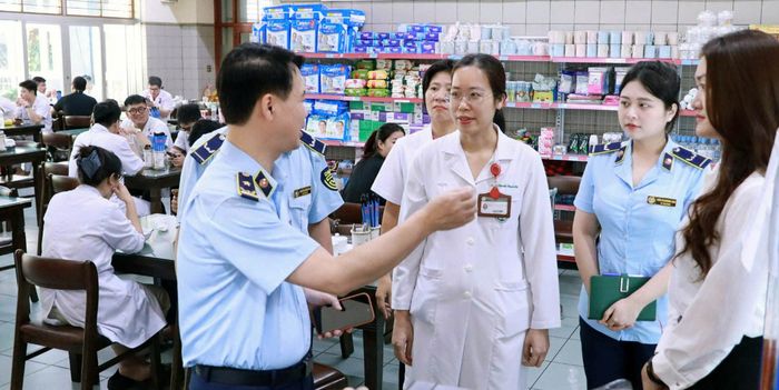 Thông qua buổi làm việc, hai đơn vị đã tăng cường trao đổi, phối hợp trong công tác bảo đảm an toàn thực phẩm.