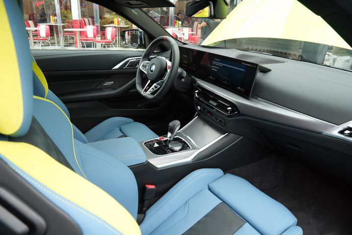 Khoang lái của chiếc BMW M4 dành cho thị trường Việt Nam. Ảnh: Hoàng Linh