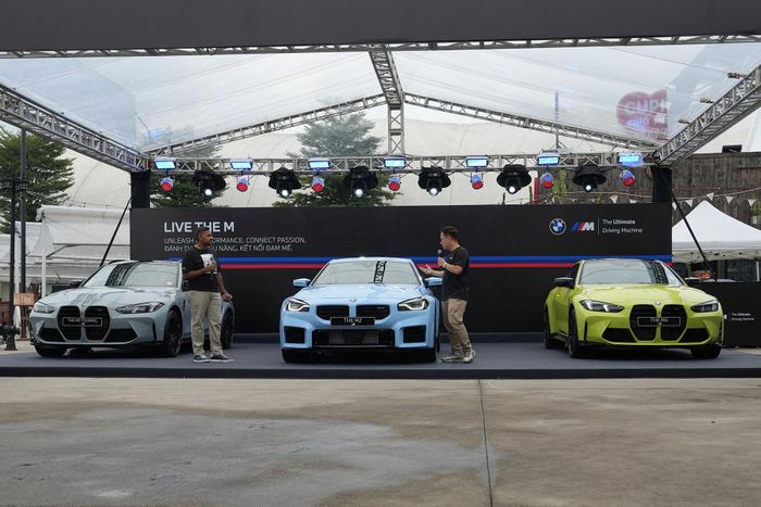 Ba mẫu BMW hiệu suất cao, từ trái qua phải: M3 Touring, M2 và M4. Ảnh: Hoàng Linh