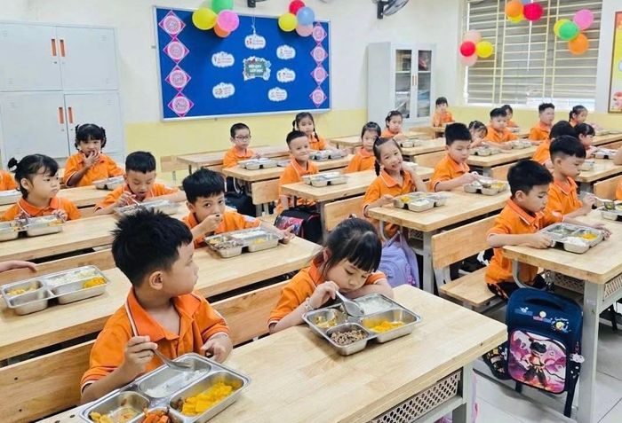 Hà Nội tiếp tục tăng cường giám sát việc tổ chức bữa ăn bán trú. Ảnh: CTV