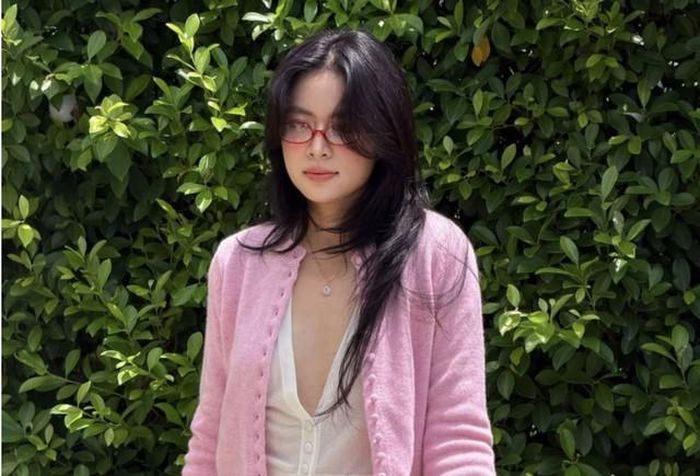 Nếu trước đây khán giả thường nhớ đến một Hoàng Thùy Linh với hình ảnh cầu kỳ, đậm chất dân gian đương đại trên sân khấu, những chia sẻ gần đây trên trang cá nhân lại cho thấy một diện mạo khác lạ.