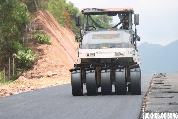 Các đơn vị đang tăng tốc thi công. Ảnh: HD.