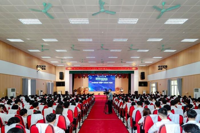 Toàn cảnh Ngày hội chào năm học mới tại Phân hiệu Trường Đại học Y Hà Nội tại Thanh Hóa. Ảnh: HB