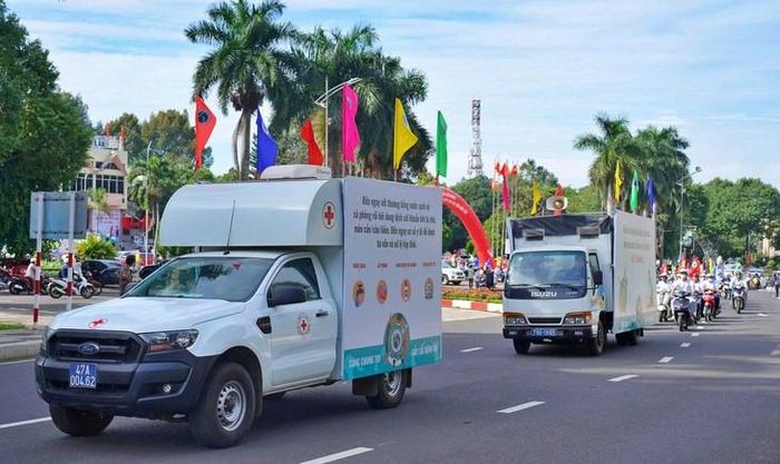 Diễu hành cổ động hưởng ứng Ngày Thế giới phòng, chống bệnh dại năm 2026 tại Buôn Ma Thuột. Ảnh: Hương Giang.