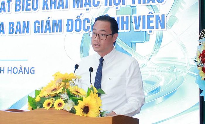 PGS.TS.BS Phan Minh Hoàng phát biểu trong hội thảo khoa học được bệnh viện tổ chức gần đây. Ảnh: Mimosa