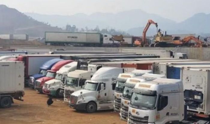 Tình trạng tương tự cũng xuất hiện tại các cửa khẩu với Thổ Nhĩ Kỳ và Afghanistan.