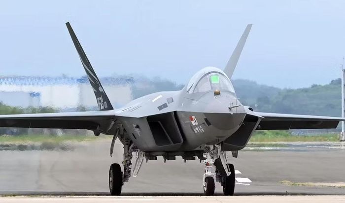 Tháng 4/2021, nguyên mẫu đầu tiên của tiêm kích KF-21 Boramae được xuất xưởng tại cơ sở của Korea Aerospace Industries, hay KAI, ở Sacheon.