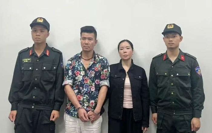 Cặp vợ chồng Nguyễn Thị Mai Anh tại thời điểm bị bắt giữ.