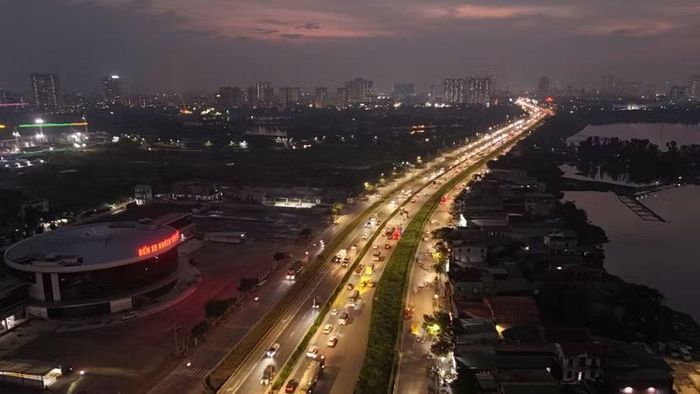 Góc nhìn bao quát kéo dài về phía chân trời.