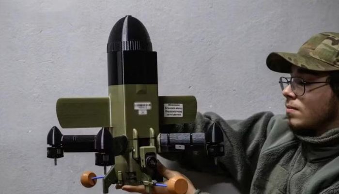 Trước sức ép này, Ukraine đang phát triển UAV đánh chặn tốc độ cao. Một số công ty nước này đã đưa vào thử nghiệm các mẫu có khả năng truy đuổi UAV phản lực Nga. Reuters cho biết Kiev đang tìm cách mở rộng giải pháp này trong bối cảnh nguồn lực phòng không có hạn.