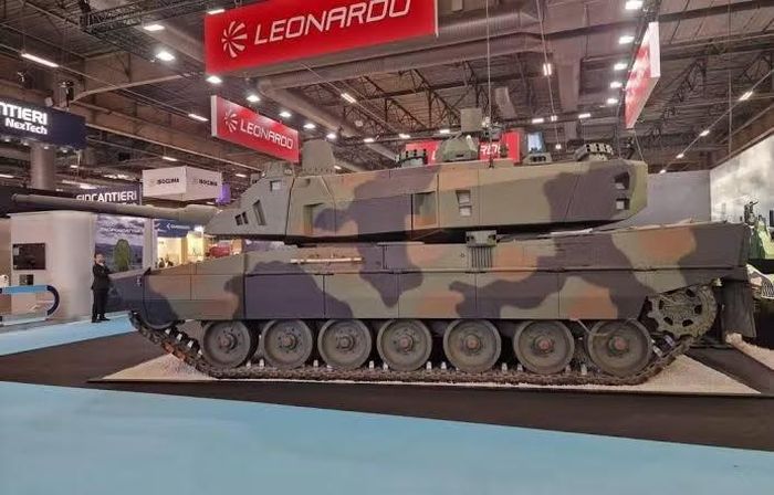 Cần lưu ý, thiết kế của NMBT dựa một phần vào chiếc KF51 Panther của Tập đoàn Rheinmetall, nhưng cỗ chiến xa mới đã được sửa đổi như một nền tảng riêng biệt phù hợp với các yêu cầu của Quân đội Italia.