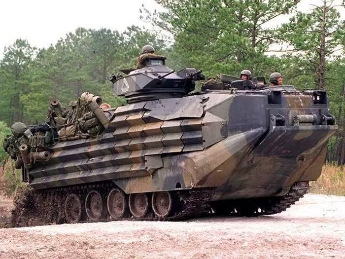 AAV-7A1 sẽ bổ sung cho số phương tiện hiện có của Thủy quân lục chiến nước này, vốn trước đây chỉ bao gồm một số lượng hạn chế từ 10 đến 15 chiếc LVTP-7A1 cũ hơn, được Hàn Quốc chuyển giao trong gói viện trợ quân sự vào năm 2009.