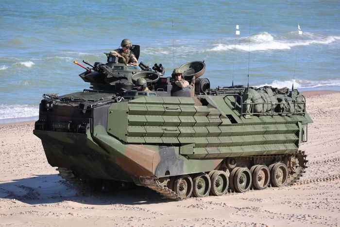 Theo ghi nhận, phiên bản A1 của xe bọc thép lội nước AAV-7 được trang bị động cơ giống như xe chiến đấu bộ binh M2 Bradley, mang lại thêm thuận tiện về mặt hậu cần.