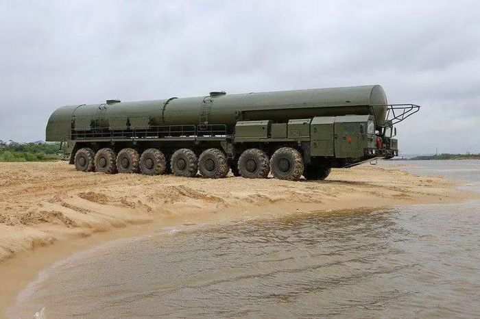 Đồng thời, thông tin về nguyên lý hoạt động của hệ thống Perimeter vẫn được giữ bí mật phần lớn. Do đó tuyên bố phổ biến rằng hệ thống này tự động phóng toàn bộ kho vũ khí hạt nhân của Nga một cách độc lập và không cần sự can thiệp của con người cần được làm rõ.