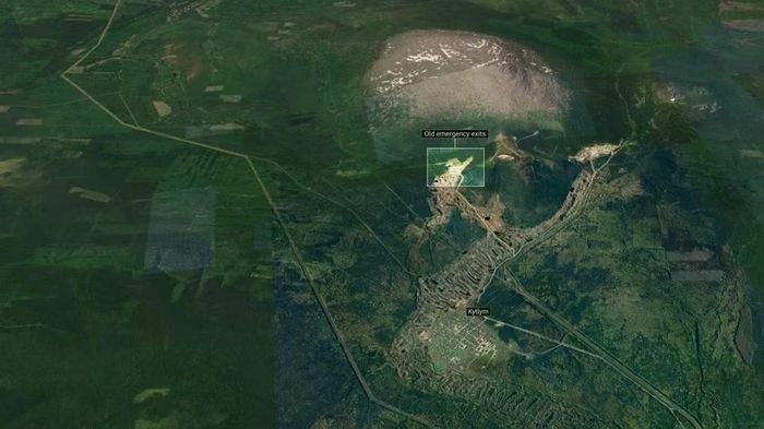 Quy mô công việc vượt xa phạm vi sửa chữa thông thường. Hồ sơ bao gồm ít nhất 24 phòng ngầm được trang bị hệ thống khí nén. Khoảng cách giữa lối thoát hiểm chính và lối thoát hiểm khẩn cấp của khu phức hợp là khoảng 2,5 km.
