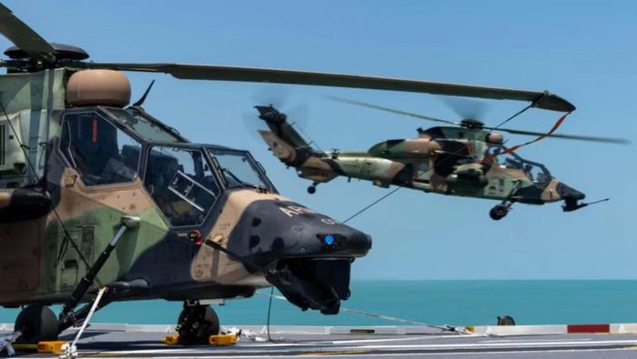 Thỏa thuận ​​bao gồm không chỉ riêng trực thăng Apache mà còn đi kèm 64 động cơ T700-GE-701D (58 động cơ đã lắp đặt và 6 động cơ dự phòng), 29 kính ngắm quang học AN/ASQ-170, thiết bị nhìn đêm cho phi công và các hệ thống khác.