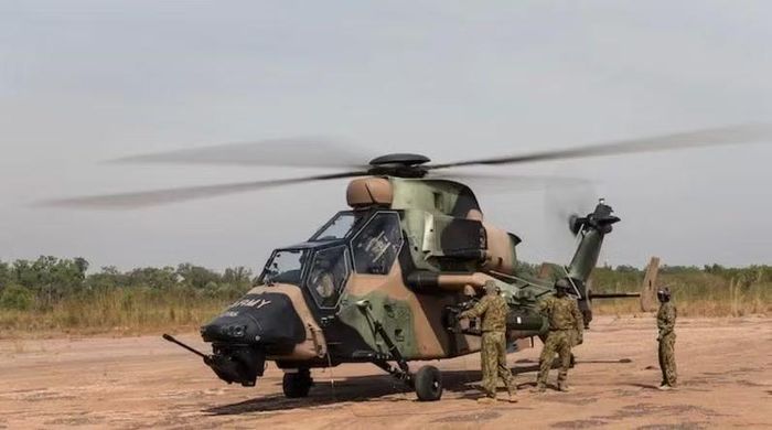 Vũ khí đi kèm phi đội AH-64 gồm có 85 tên lửa chống tăng AGM-114R Hellfire và 2.000 tên lửa dẫn đường APKWS-GS cỡ 70 mm.