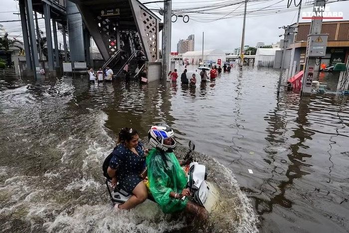 Mưa ngập ở Lat Phrao, Bangkok