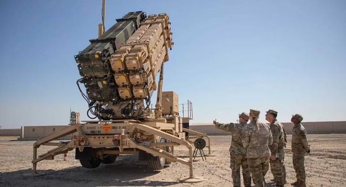 Điều này đồng nghĩa nguồn cung Patriot từ Mỹ và các đối tác vẫn có vai trò quan trọng trong thời gian đầu, ngay cả khi Washington thực sự hoàn tất thủ tục cấp phép.