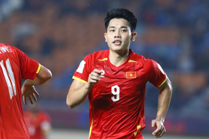  Đình Bắc đang có phong độ tốt, nhưng cách chơi của anh khác Xuân Son và khó thay thế toàn bộ vai trò của trung phong này. 