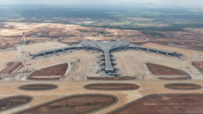 Theo kế hoạch, giai đoạn 1 sân bay Long Thành sẽ được đưa vào vận hành, khai thác thương mại vào cuối năm 2026. Trong giai đoạn nước rút, ACV cho biết sẽ tiếp tục tăng cường nguồn lực tại công trường, kiểm soát tiến độ theo từng khu vực và mốc công việc, đồng thời đẩy mạnh điều phối giữa các gói thầu.