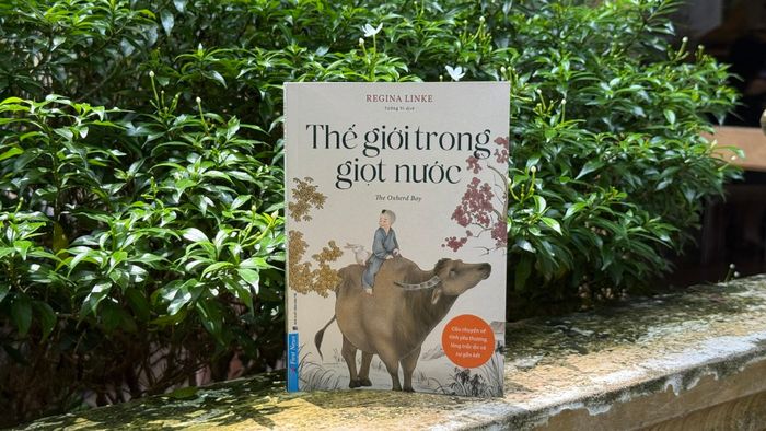  Sách "Thế giới trong giọt nước".