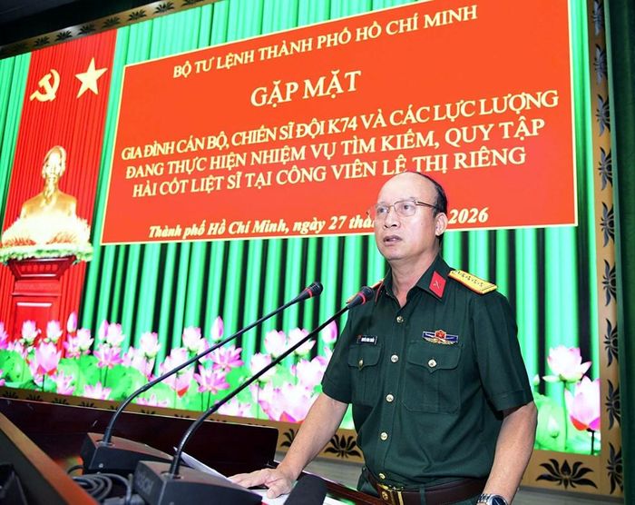 Đại tá Nguyễn Đình Chuẩn phát biểu tại buổi gặp mặt