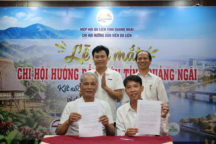 Chi hội Hướng dẫn viên Du lịch lâm thời Quảng Ngãi kí kết biên bản ghi nhớ với các doanh nghiệp lữ hành