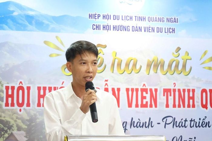 Ông Nguyễn Bảo Sơn, Chủ tịch Chi hội Hướng dẫn viên Du lịch lâm thời Quảng Ngãi, phát biểu nhận nhiệm vụ