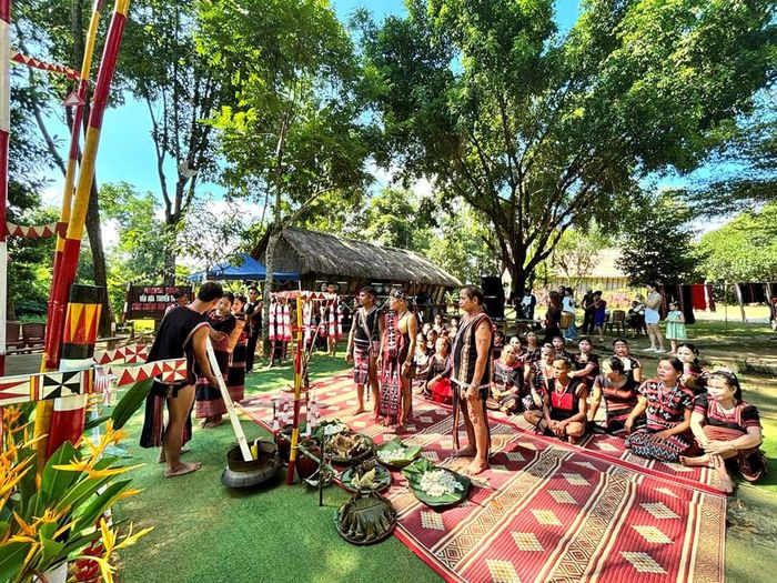 Lễ cầu an thể hiện sự tôn kính sâu sắc của đồng bào Tây Nguyên với thần linh